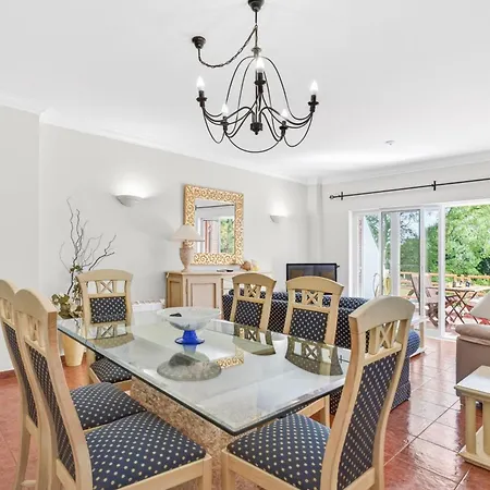 Cozy 1bdr Flat With Pool And Garage By Lovelystay Apartmán