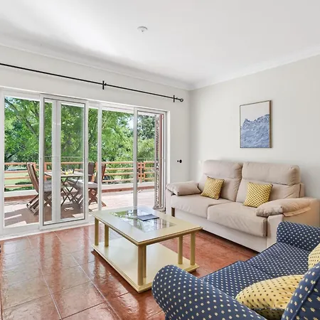 Apartmán Cozy 1bdr Flat With Pool And Garage By Lovelystay