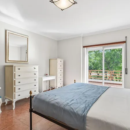 Apartmán Cozy 1bdr Flat With Pool And Garage By Lovelystay Quarteira