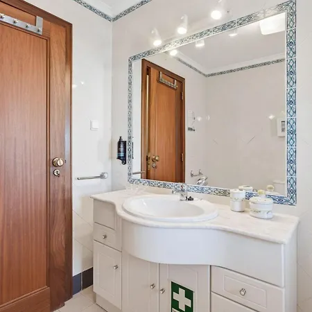 Apartmán Cozy 1bdr Flat With Pool And Garage By Lovelystay