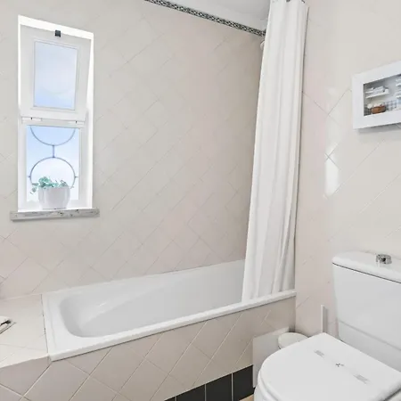 Appartamento Cozy 1bdr Flat With Pool And Garage By Lovelystay *