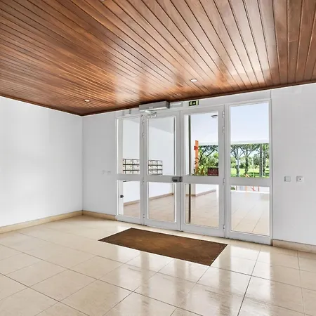 Apartmán Cozy 1bdr Flat With Pool And Garage By Lovelystay